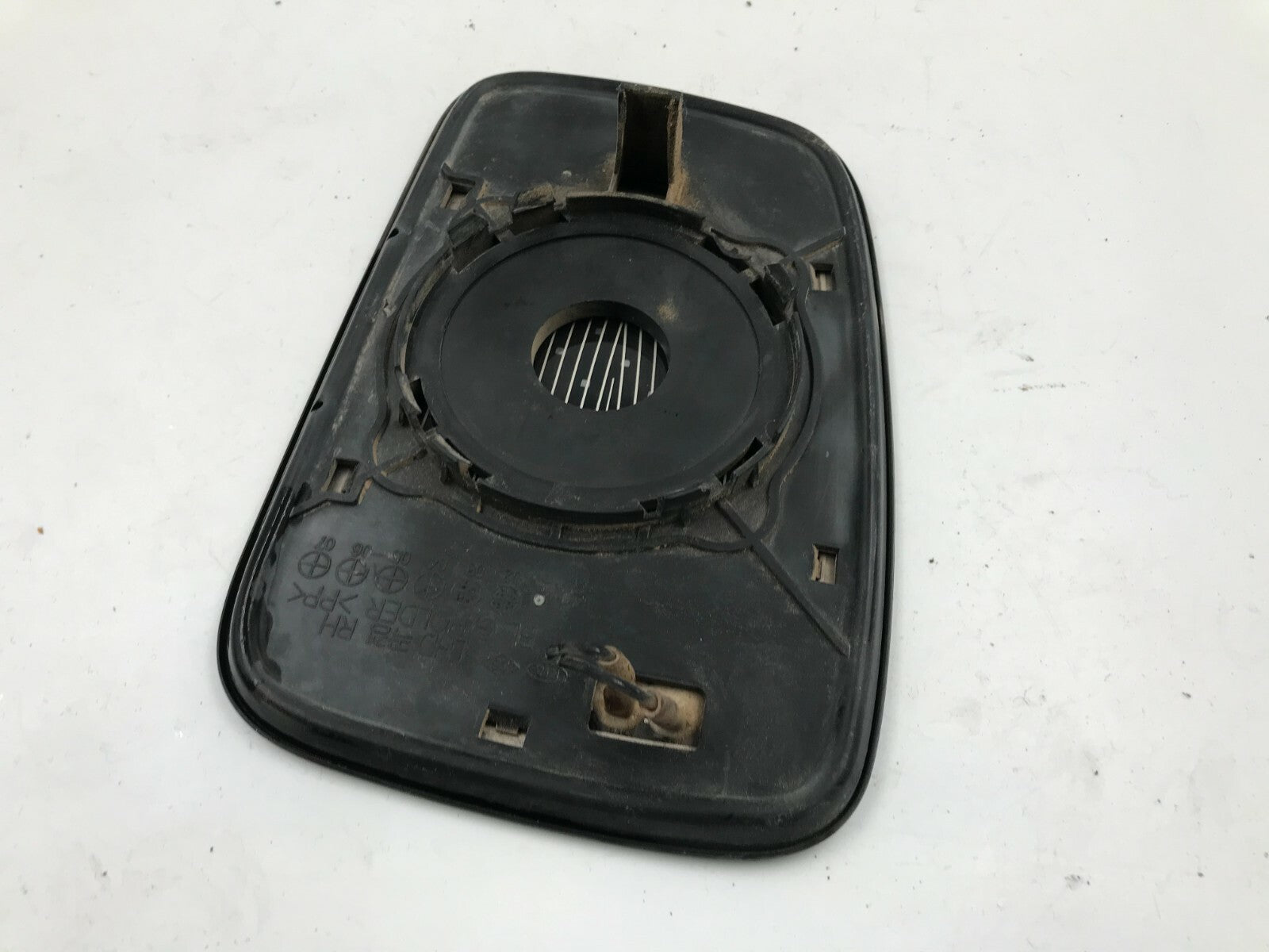 2009 Kia Sorento Passenger Side View Power Door Mirror Glass Only OEM