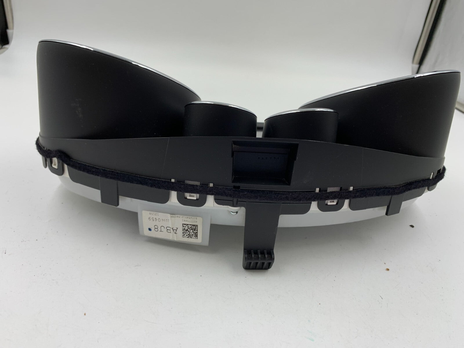 2013 Buick Verano Speedometer Instrument Cluster OEM D02B18081