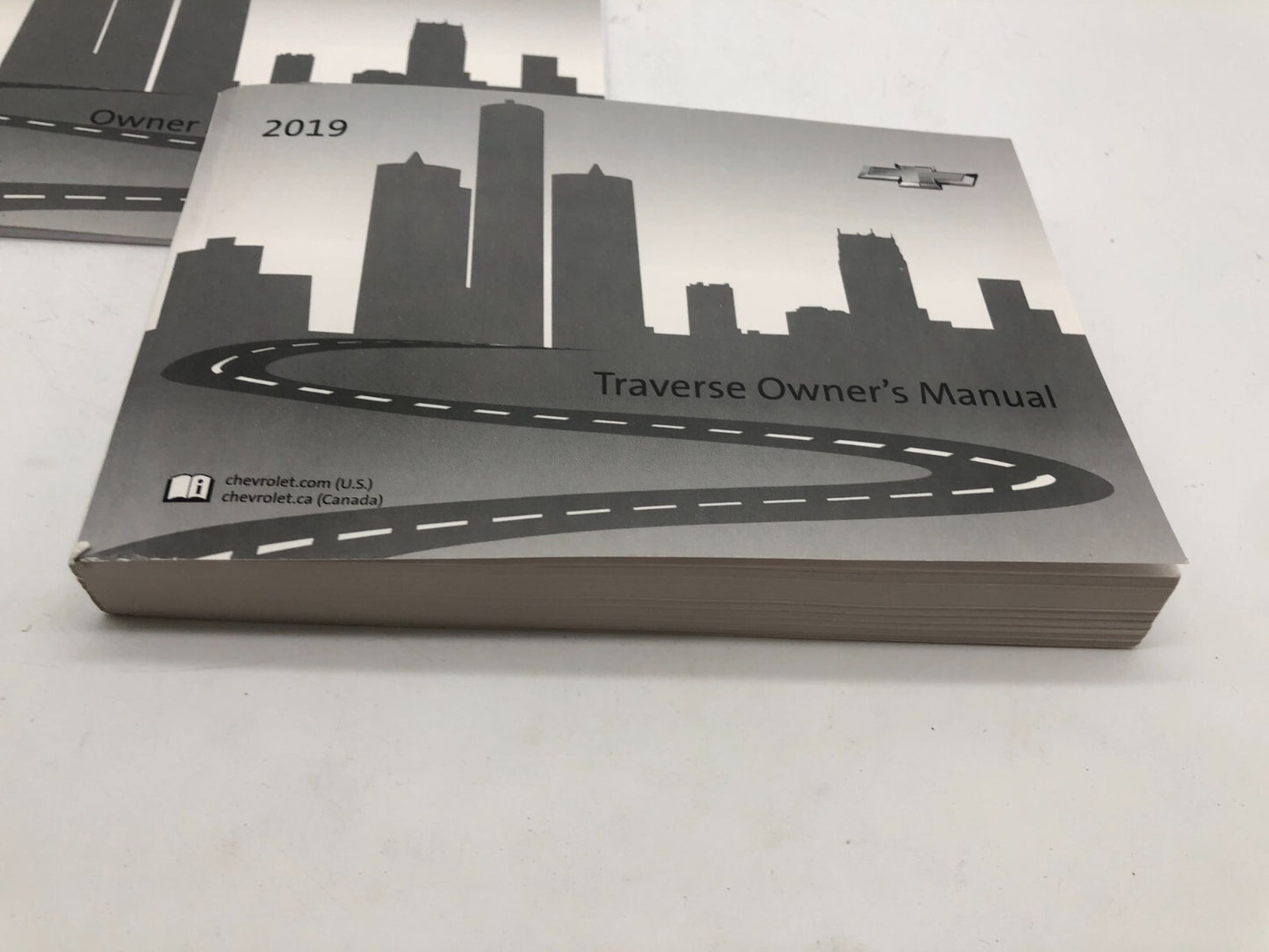 2019 Chevrolet Traverse Owners Manual Set OEM D02B01059