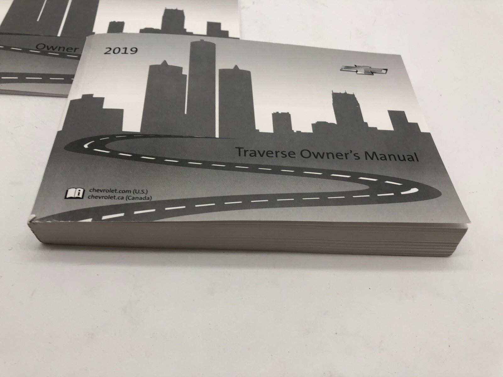 2019 Chevrolet Traverse Owners Manual Set OEM D02B01059