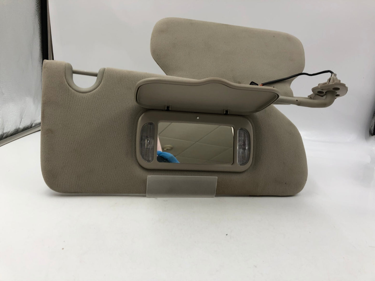 2006-2007 Cadillac DTS Passenger Sun Visor Beige Illuminated OEM A03B09040