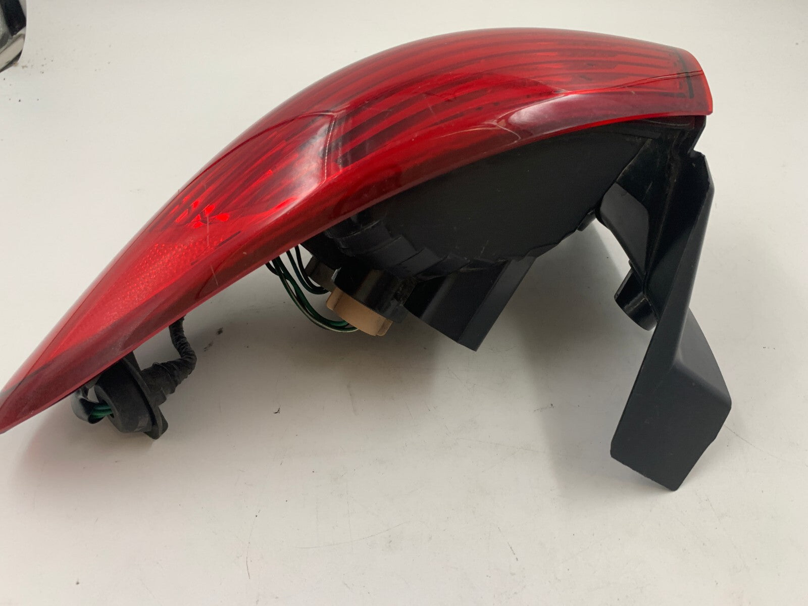 2007 Subaru Tribeca Passenger Side Tail Light Taillight OEM E02B59003