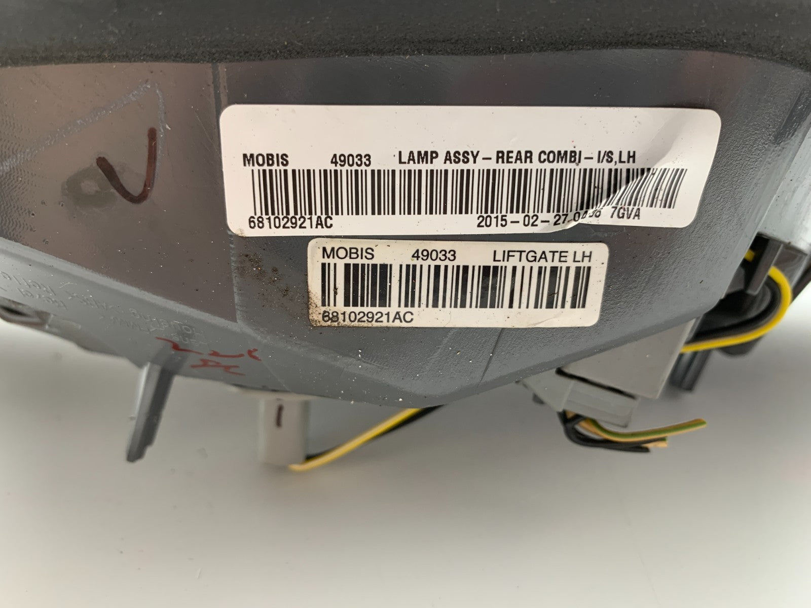 2014-2018 Jeep Cherokee Driver Side Liftgate Tail Light Taillight OEM B04B49011