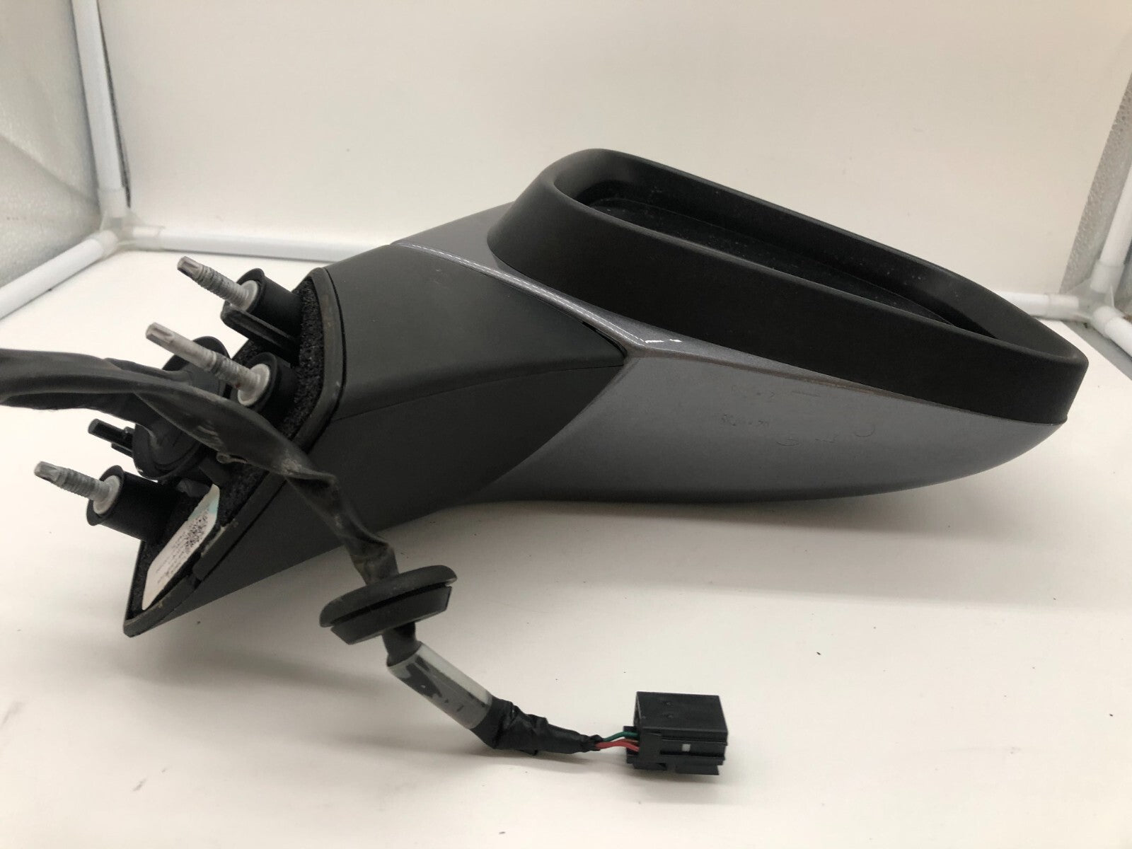 2017-2020 Chevrolet Trax Passenger Side View Power Door Mirror Gray OEM