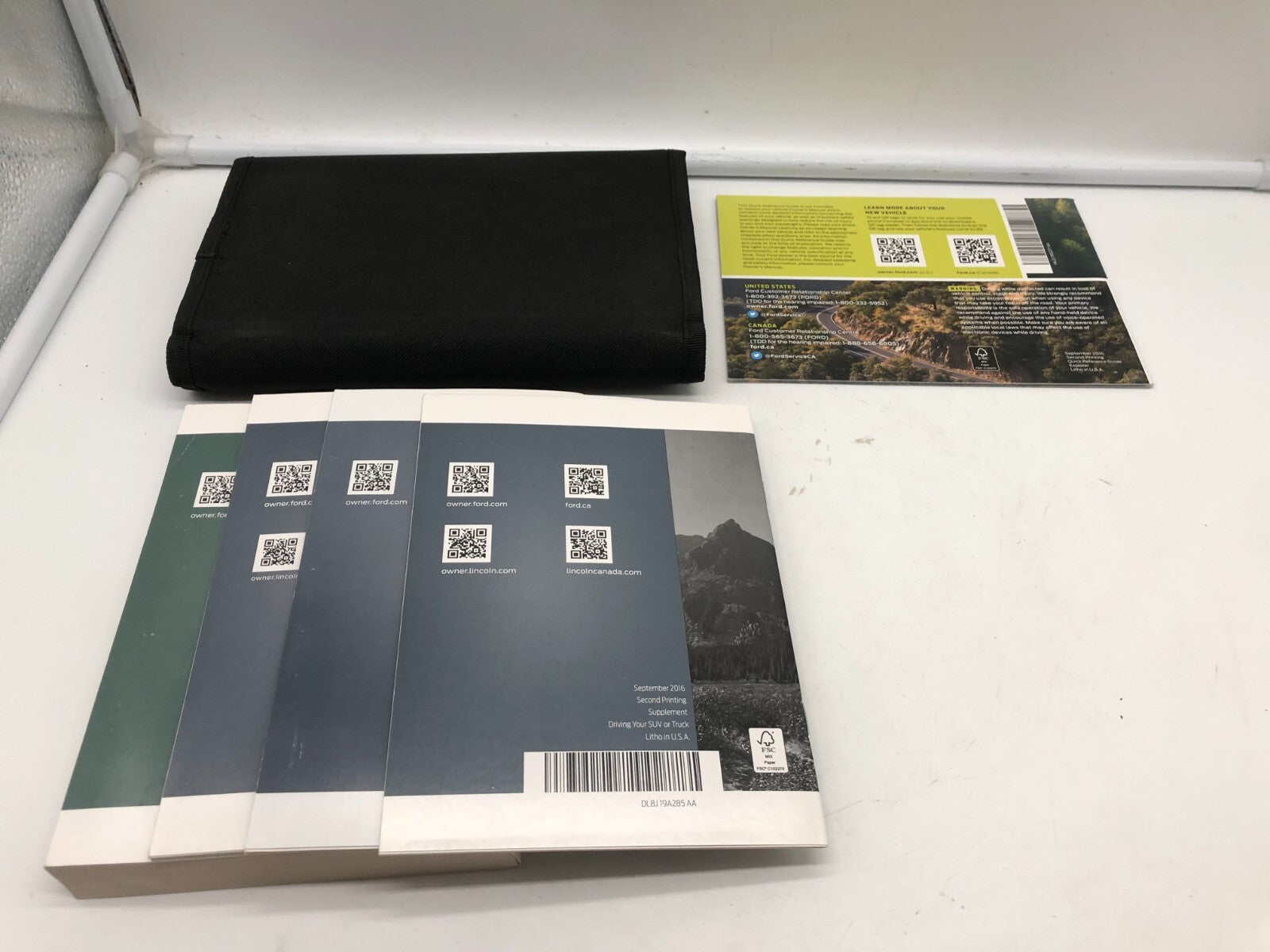 2017 Ford Explorer Owners Manual Set with Case OEM E01B17031