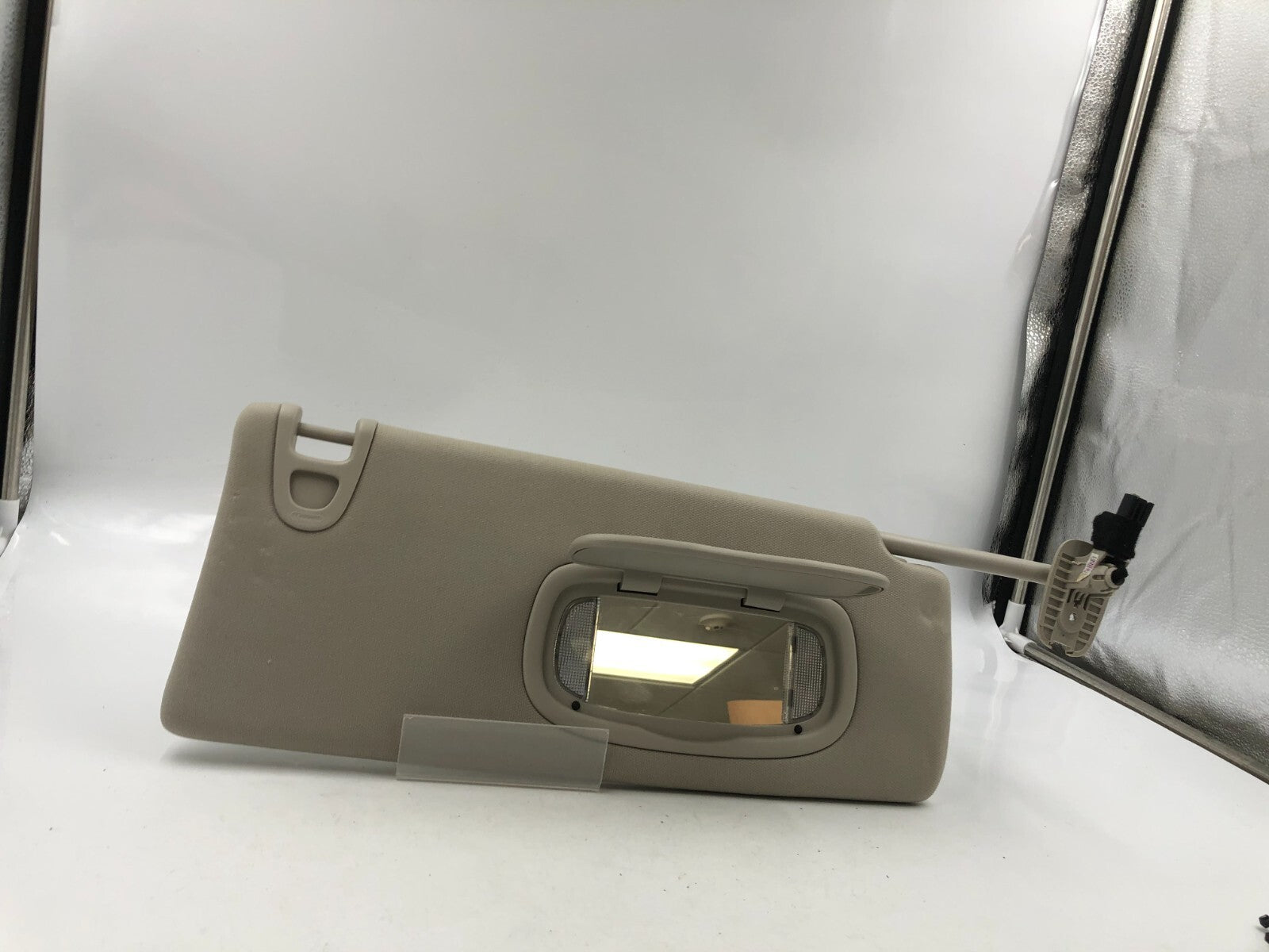 2014-2017 Jeep Grand Cherokee Passenger Sun Visor Gray Illuminated OEM D01B30084