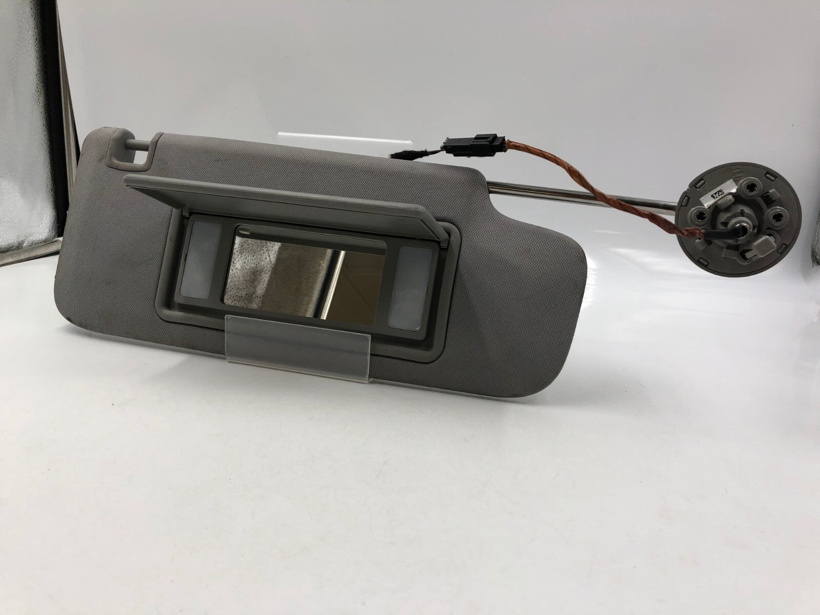 2016-2020 Chevrolet Malibu Passenger Sun Visor Illuminated OEM B01B02039