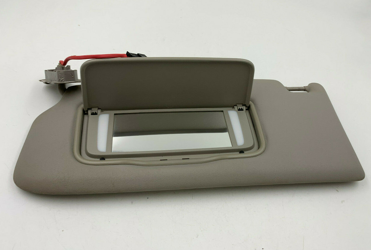 2005-2006 Volvo S50 Driver Sun Visor Gray Illuminated OEM C02B17082