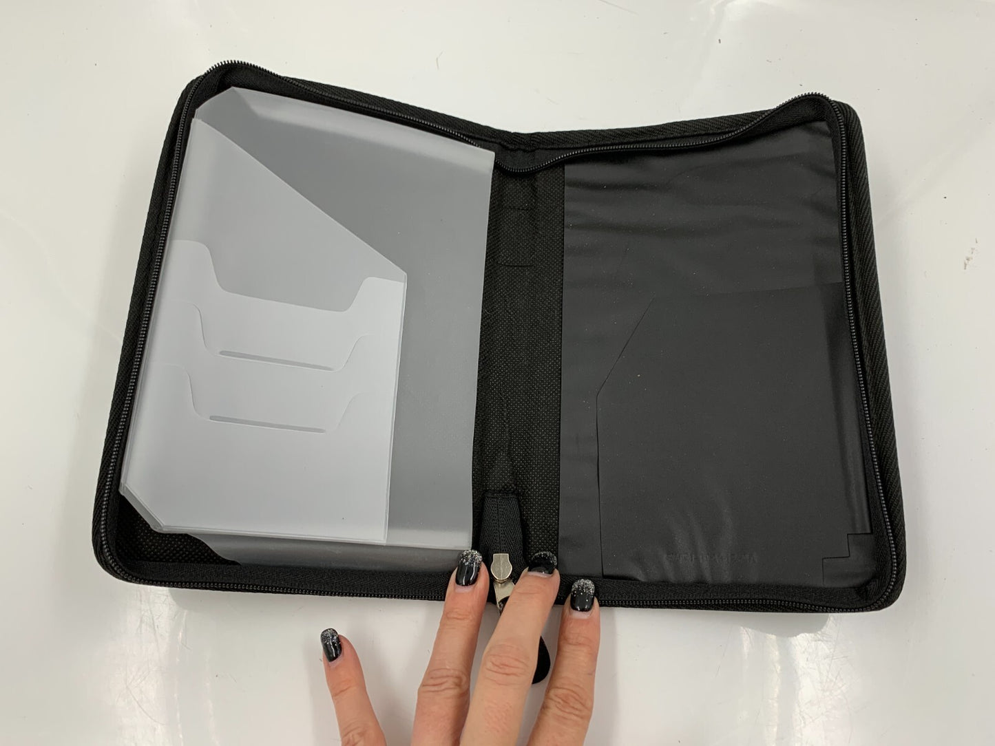 2004 Ford Taurus Owners Manual with Case OEM D04B33084