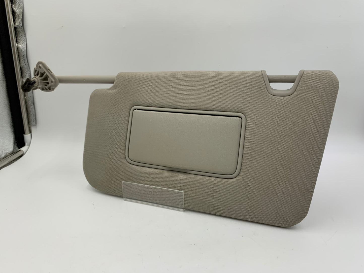 2014-2017 Nissan Rogue Passenger Sun Visor Gray Illuminated OEM C04B66007