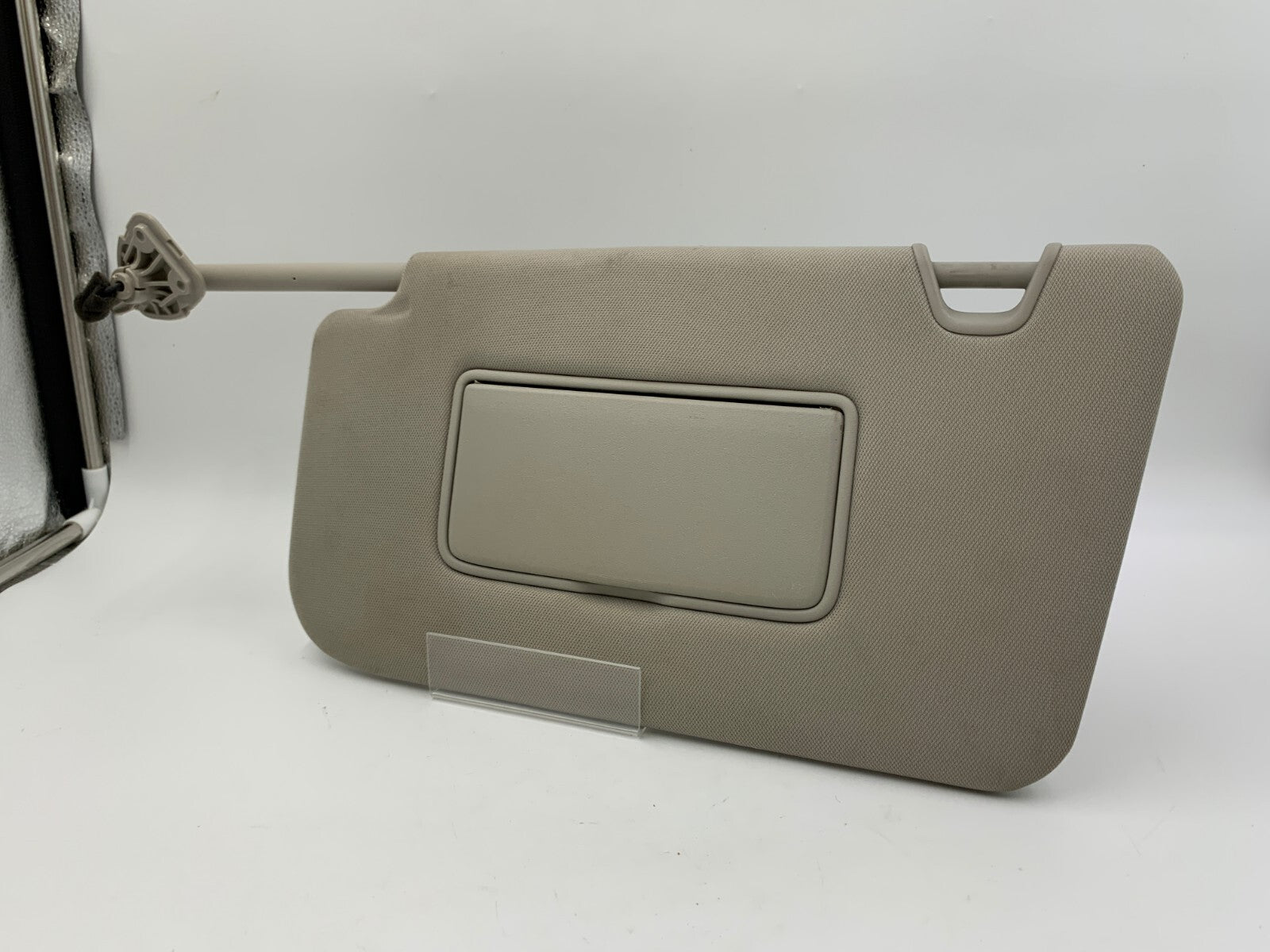 2014-2017 Nissan Rogue Passenger Sun Visor Gray Illuminated OEM C04B66007