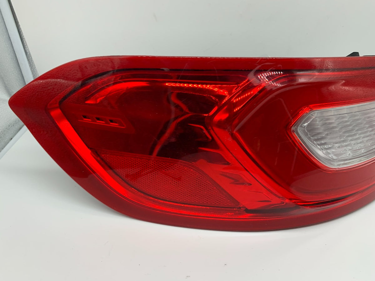2016-2018 Lincoln MKX Driver Side Tail Light Taillight OEM B03B17008
