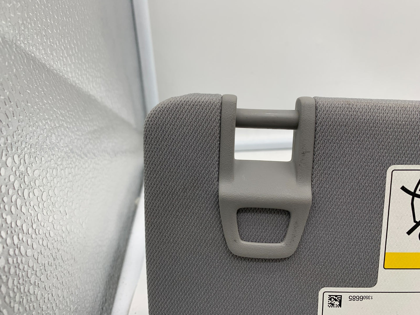 2018-2019 Chevrolet Equinox Driver Sun Visor Gray Illuminated OEM A03B14059