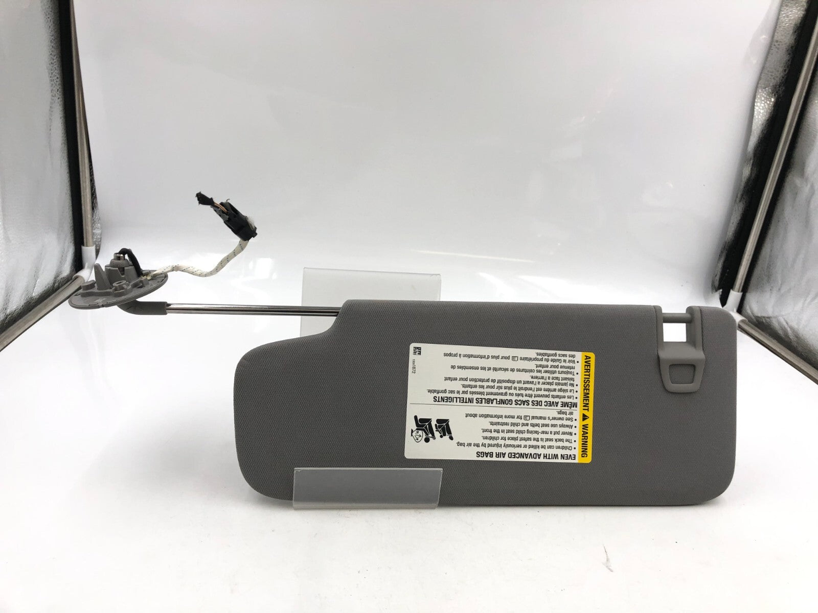 2019-2020 Chevrolet Equinox Passenger Sun Visor Gray Illuminated OEM C01B22062