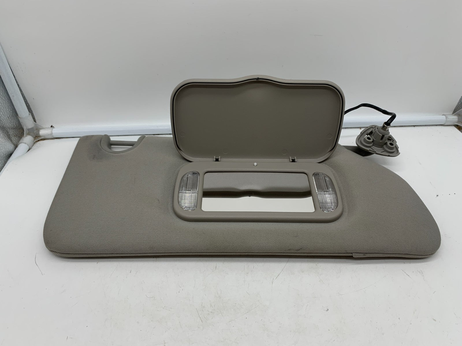 2006-2011 Buick Lucerne Passenger Sun Visor Gray Illumination OEM E01B03064