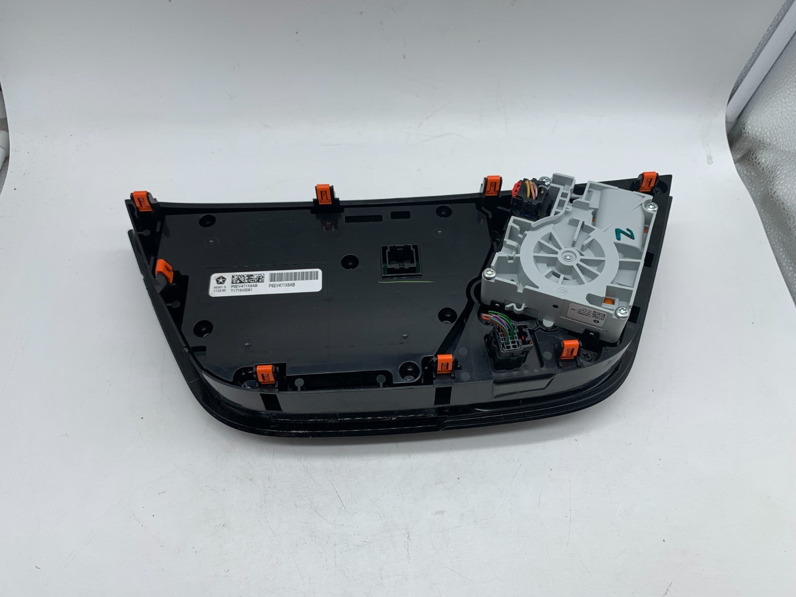 2018-2020 Chrysler Pacifica Climate Control 3 Zone AC Heater Unit OEM D03B37002