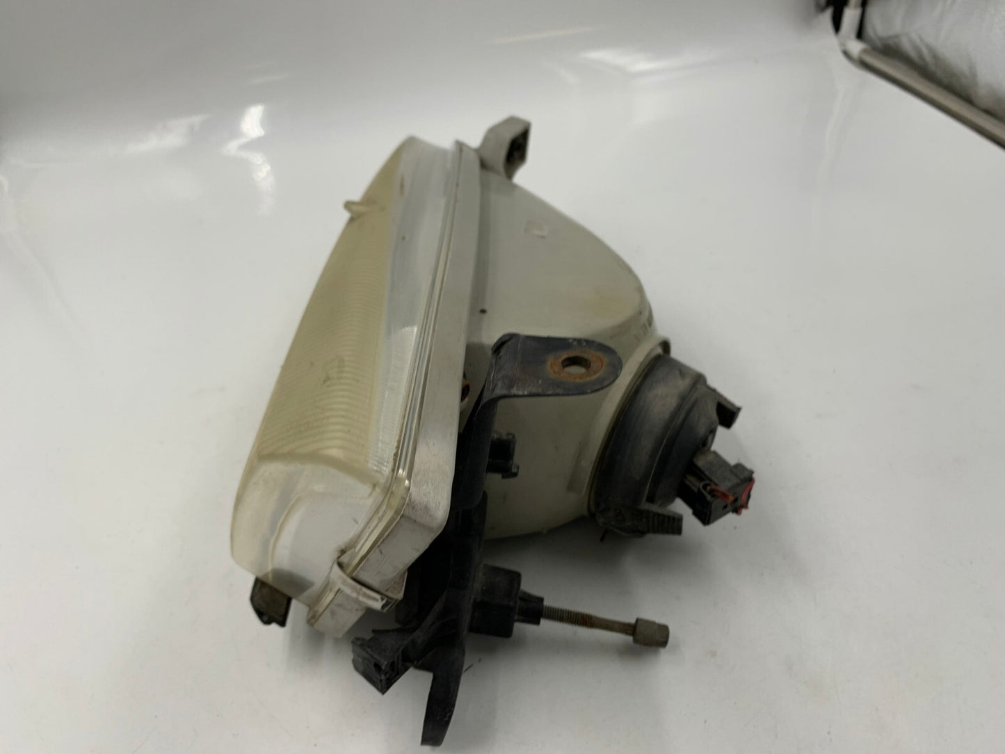 1997-1999 Toyota Camry Driver Side Head Light Headlight OEM E01B28020