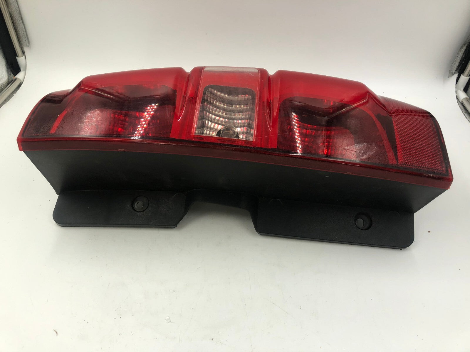2007-2014 Chevrolet Suburban 1500 Passenger Side Tail Light Taillight D03B61001