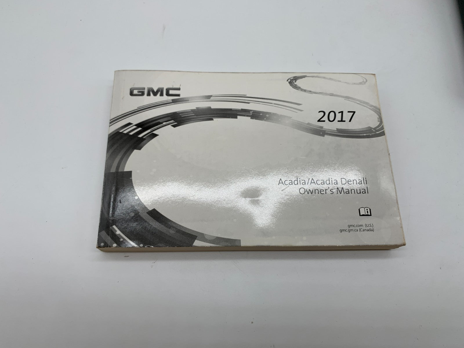 2017 GMC Acadia Owners Manual Set with Case OEM B02B32043