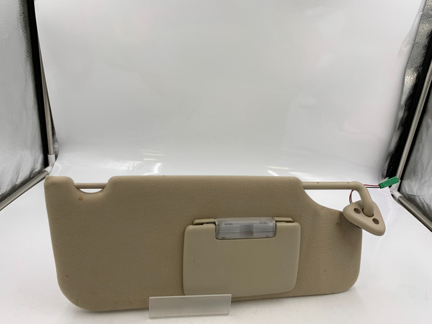2006 Mercury Montego Passenger Sun Visor Beige Illuminated OEM B01B53004