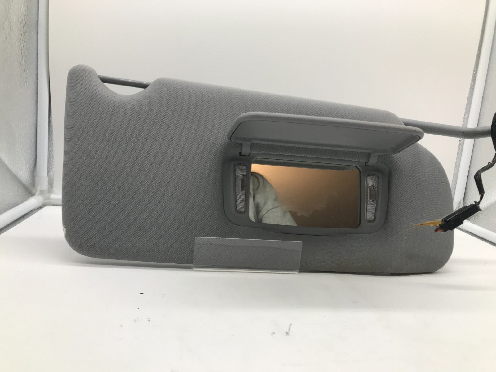 2005-2009 Buick Lacrosse Passenger Sun Visor Gray Illuminated OEM