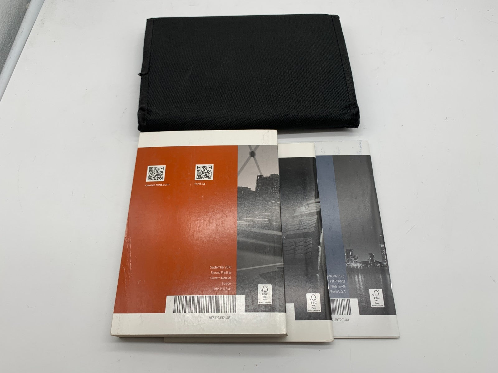 2017 Ford Fusion Owners Manual Set with Case OEM C01B31011