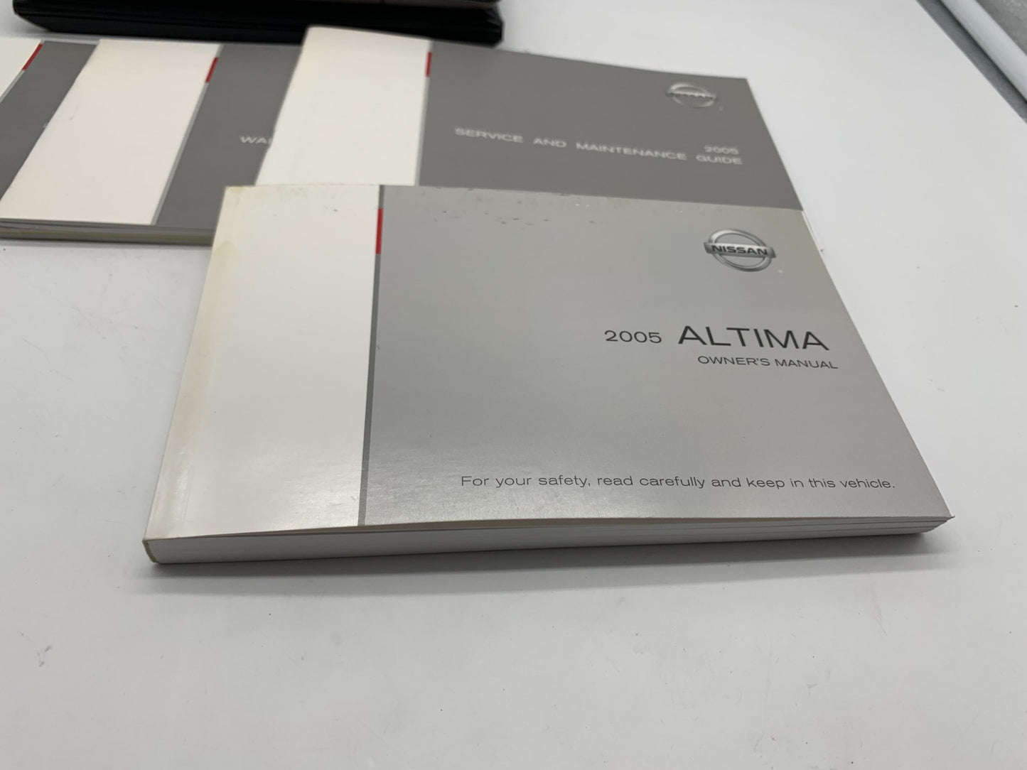 2005 Nissan Altima Owners Manual Set with Case OEM A01B47004