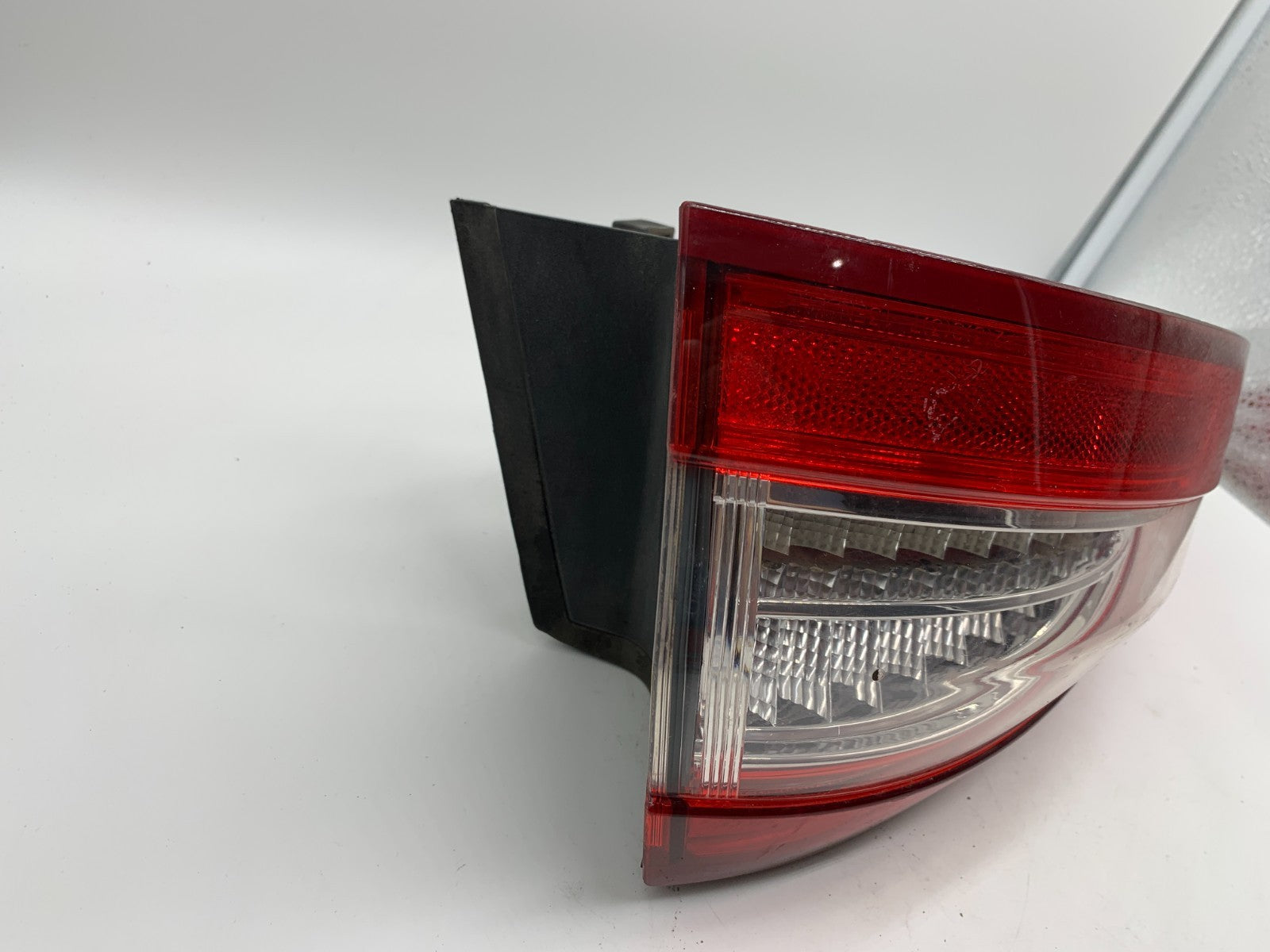 2013-2016 Ford Fusion Driver Side Tail Light Taillight OEM C03B33003