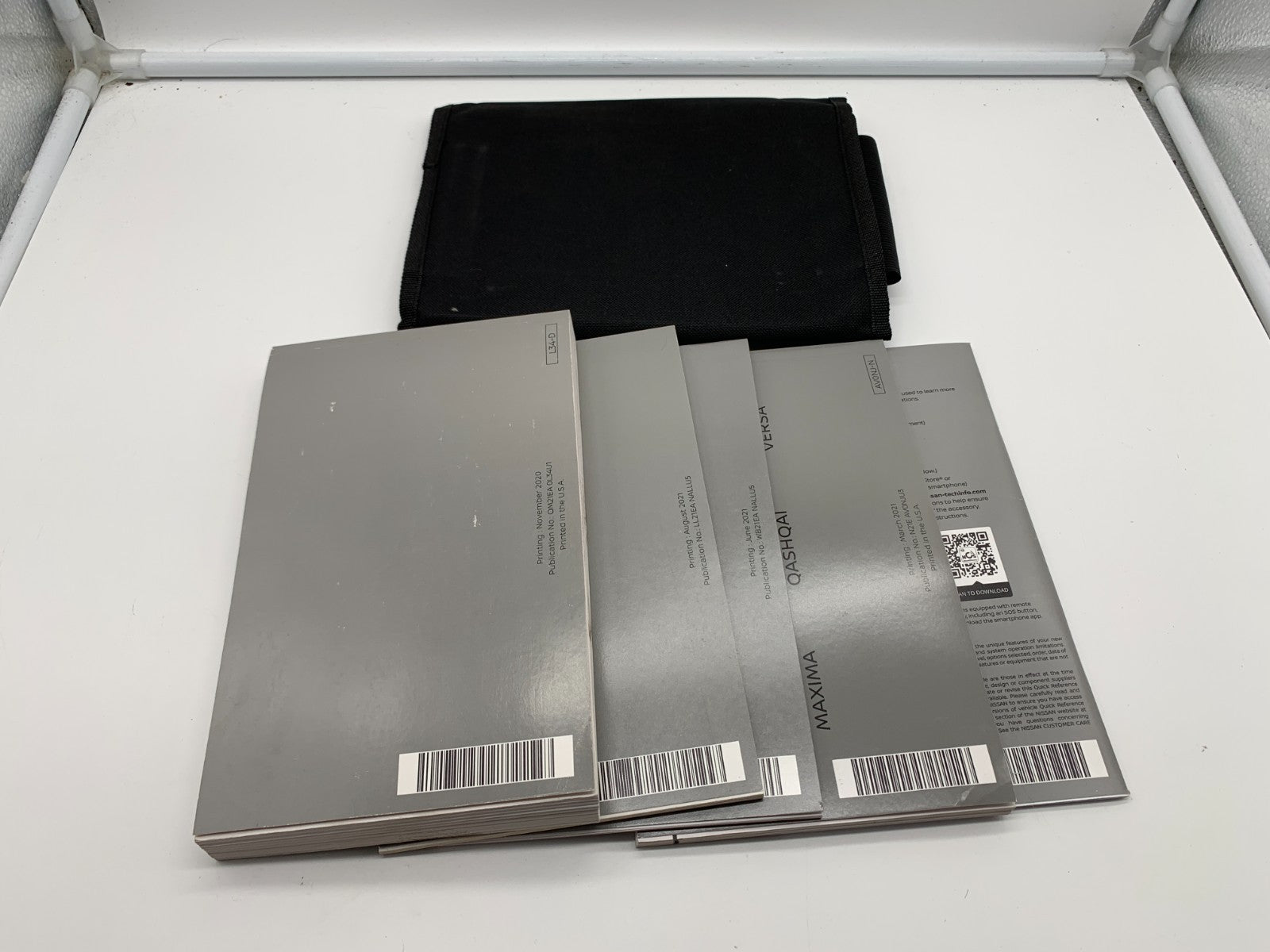 2021 Nissan Altima Owners Manual Set with Case OEM C02B20010