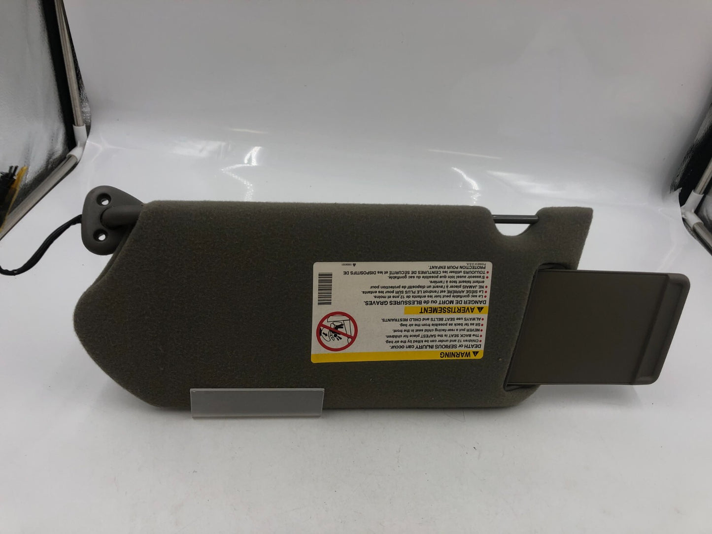 2000-2005 Chevrolet Impala Passenger Sun Visor Gray Illuminated OEM E01B18034