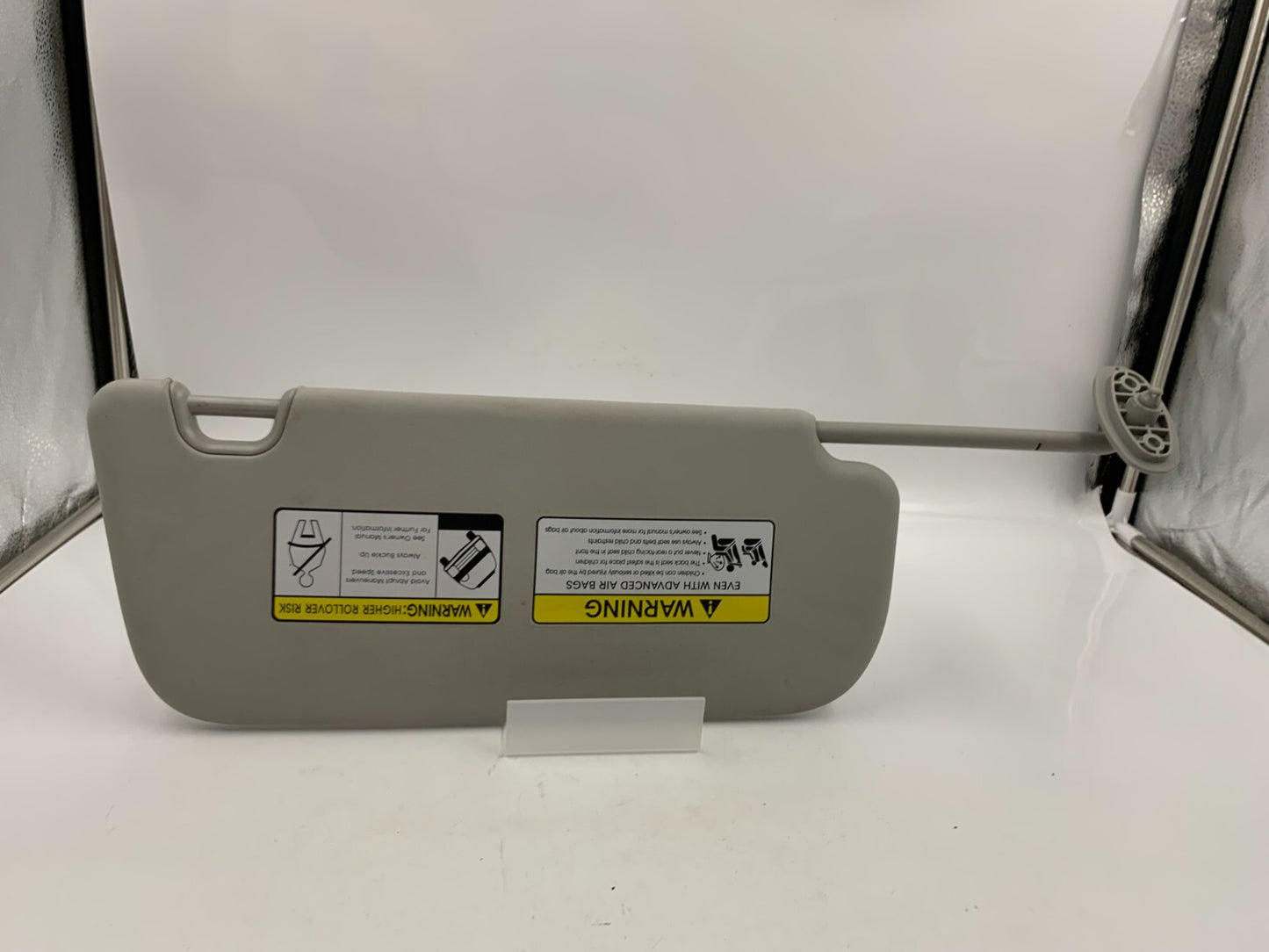 2014-2019 Kia Soul Driver Sun Visor Illuminated Gray OEM E01B25054