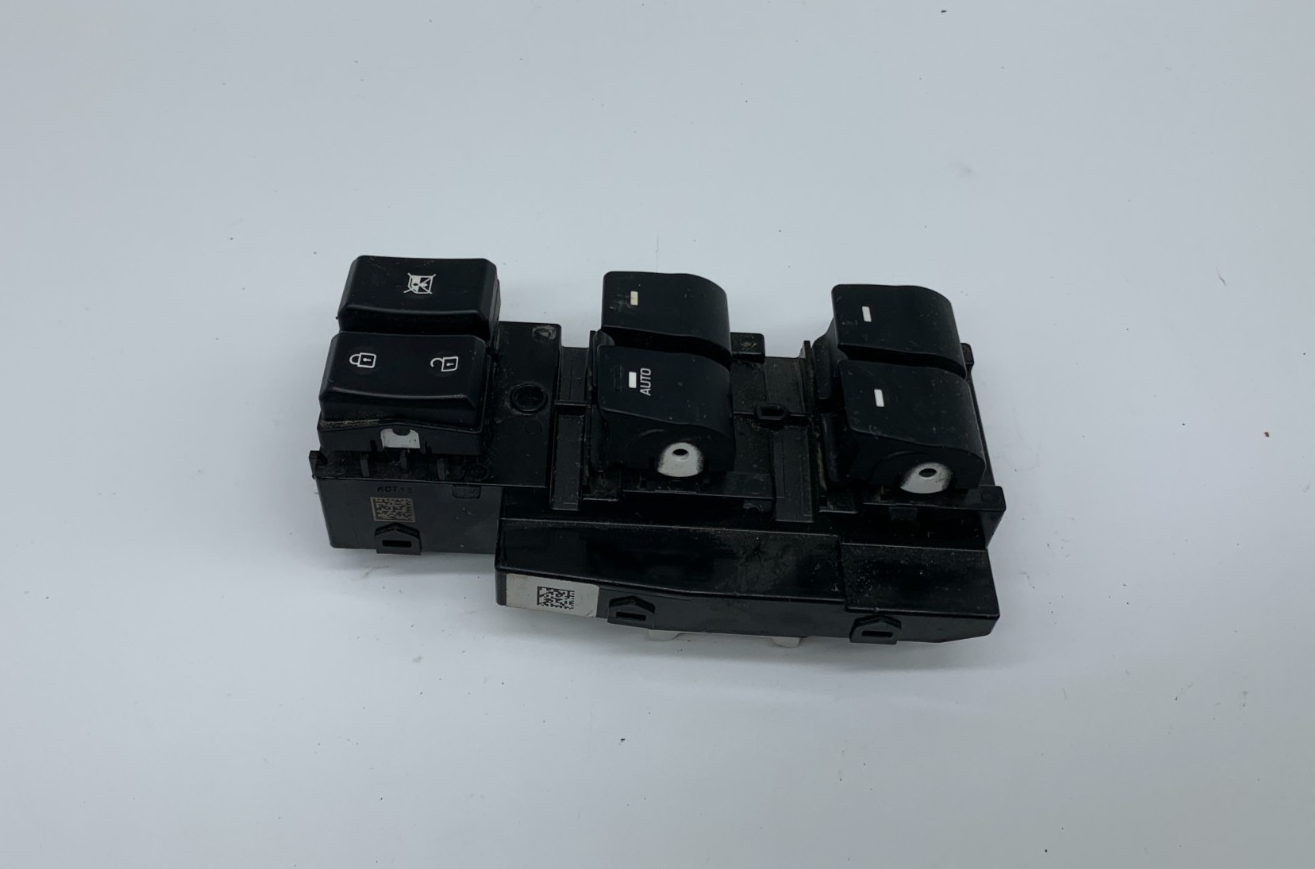 2017-2020 Hyundai Elantra Master Power Window Switch OEM B03B55040