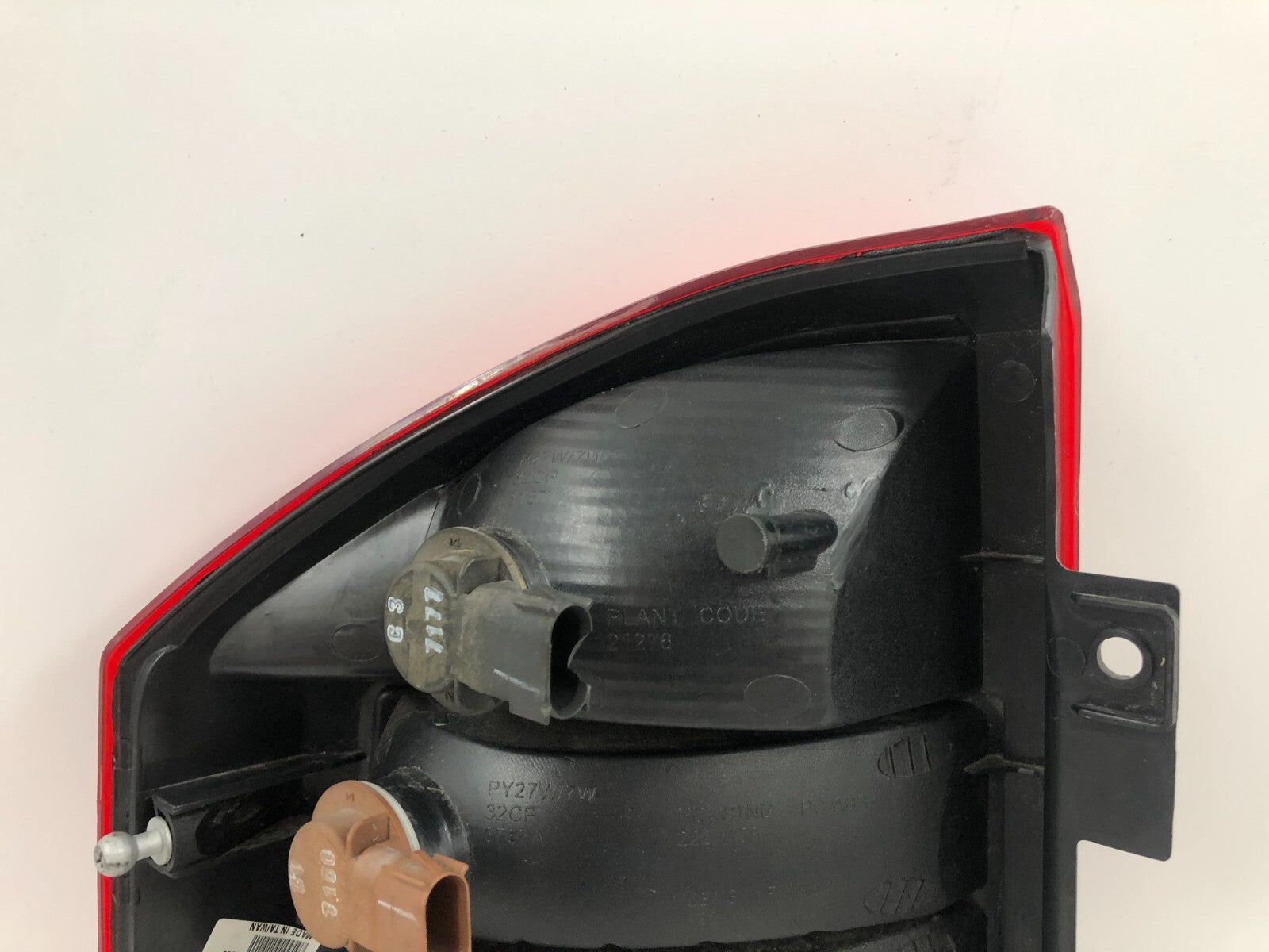 2007-2010 Jeep Compass Passenger Side Tail Light Taillight OEM C03B55009