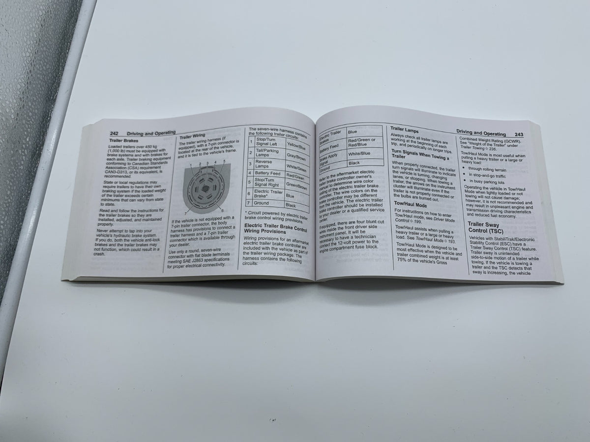 2020 Chevrolet Traverse Owners Manual Set OEM R01B16006