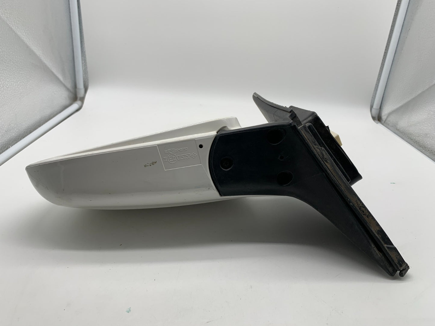 2004-2008 Suzuki Forenza Driver Side View Power Door Mirror White OEM C03B29011