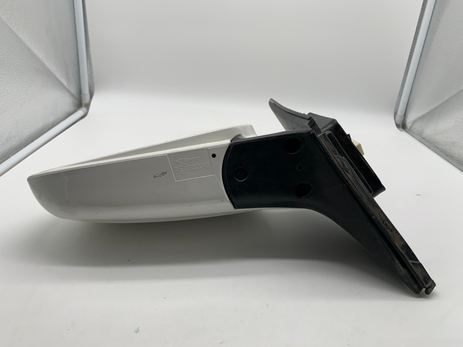 2004-2008 Suzuki Forenza Driver Side View Power Door Mirror White OEM C03B29011