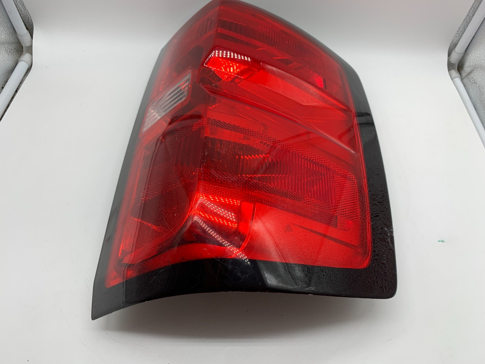 2014-2015 Chevrolet Silverado Passenger Side Tail Light Taillight OEM C03B33001