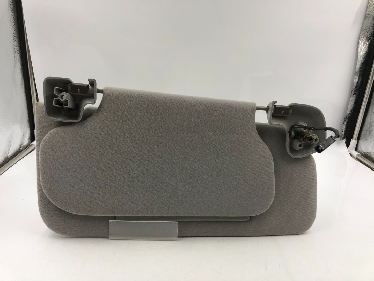 2005-2006 Lincoln Navigator Passenger Sun Visor Gray Illuminated OEM D03B30048