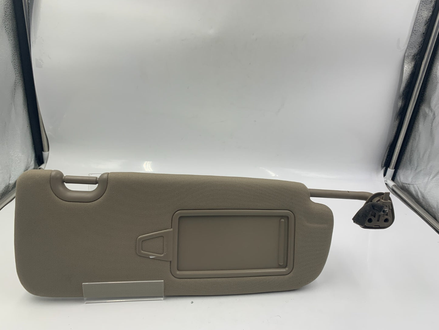 2013-2019 Hyundai Santa Fe Passenger Sun Visor Gray Illuminated OEM C01B37065