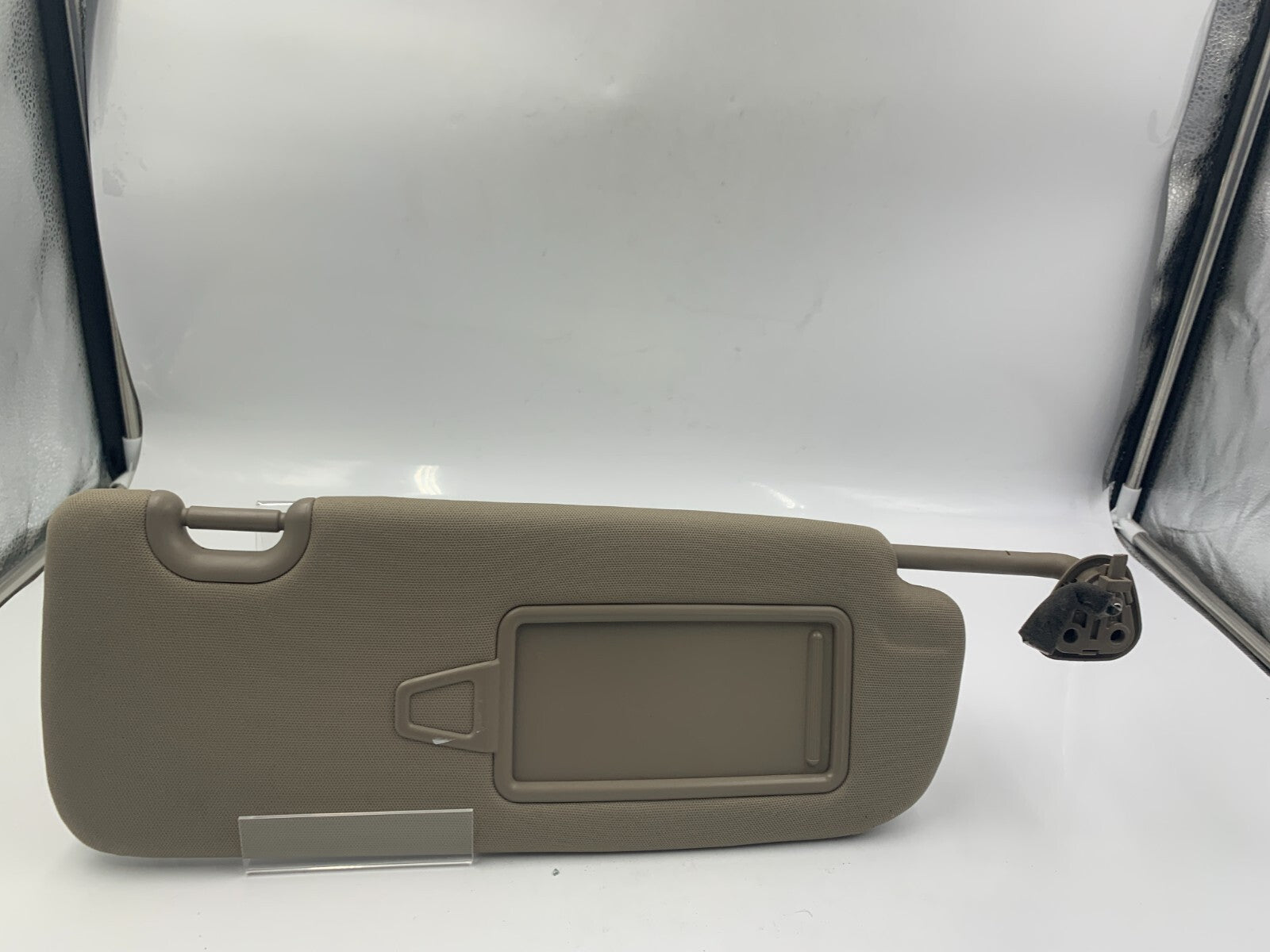 2013-2019 Hyundai Santa Fe Passenger Sun Visor Gray Illuminated OEM C01B37065