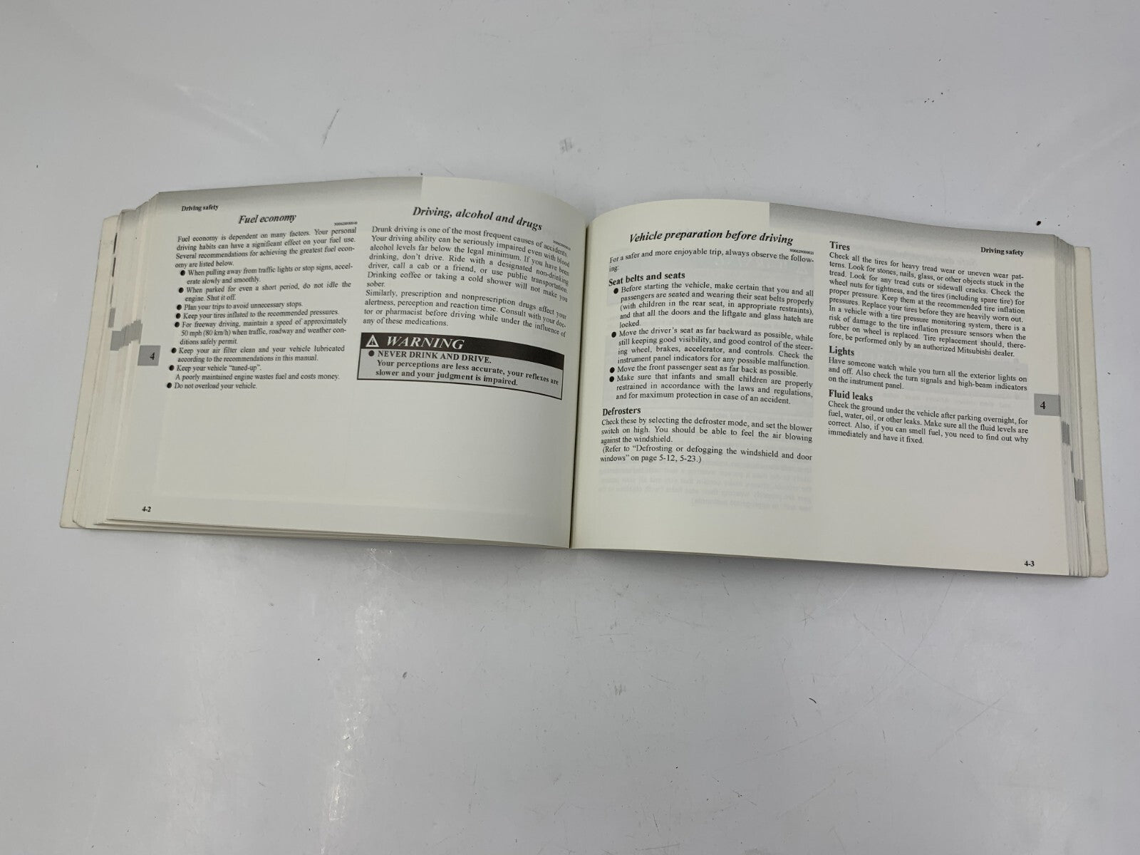 2004 Mitsubishi Endeavor Owners Manual OEM B03B28005