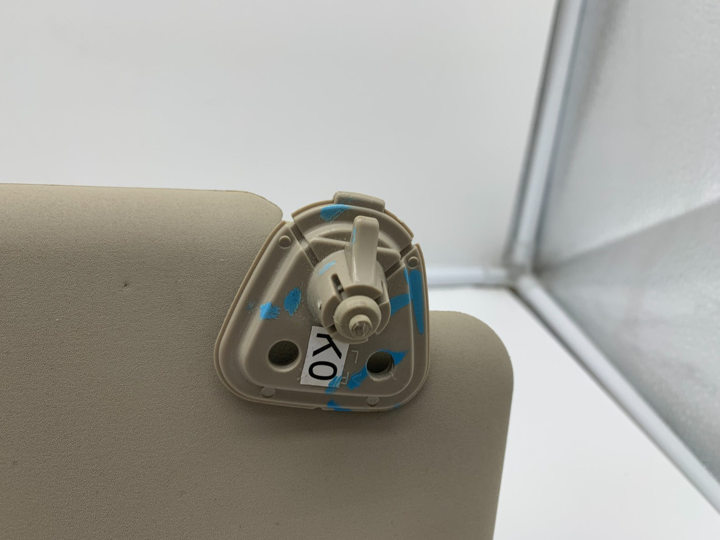 2008-2010 Nissan Rogue Passenger Sun Visor Beige OEM E02B36060