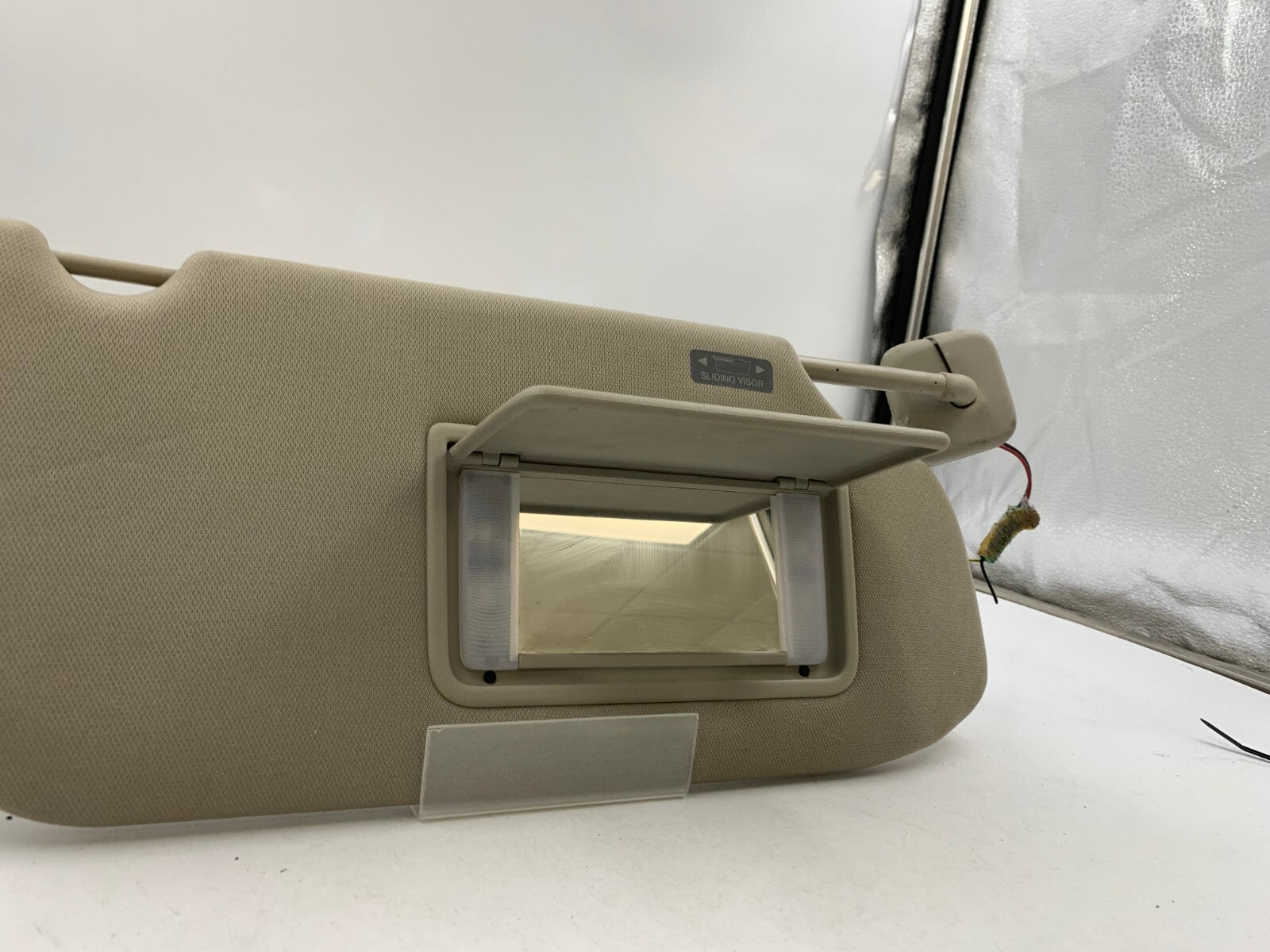 2010-2012 Lincoln MKT Passenger Sun Visor Beige illuminated OEM B01B02004