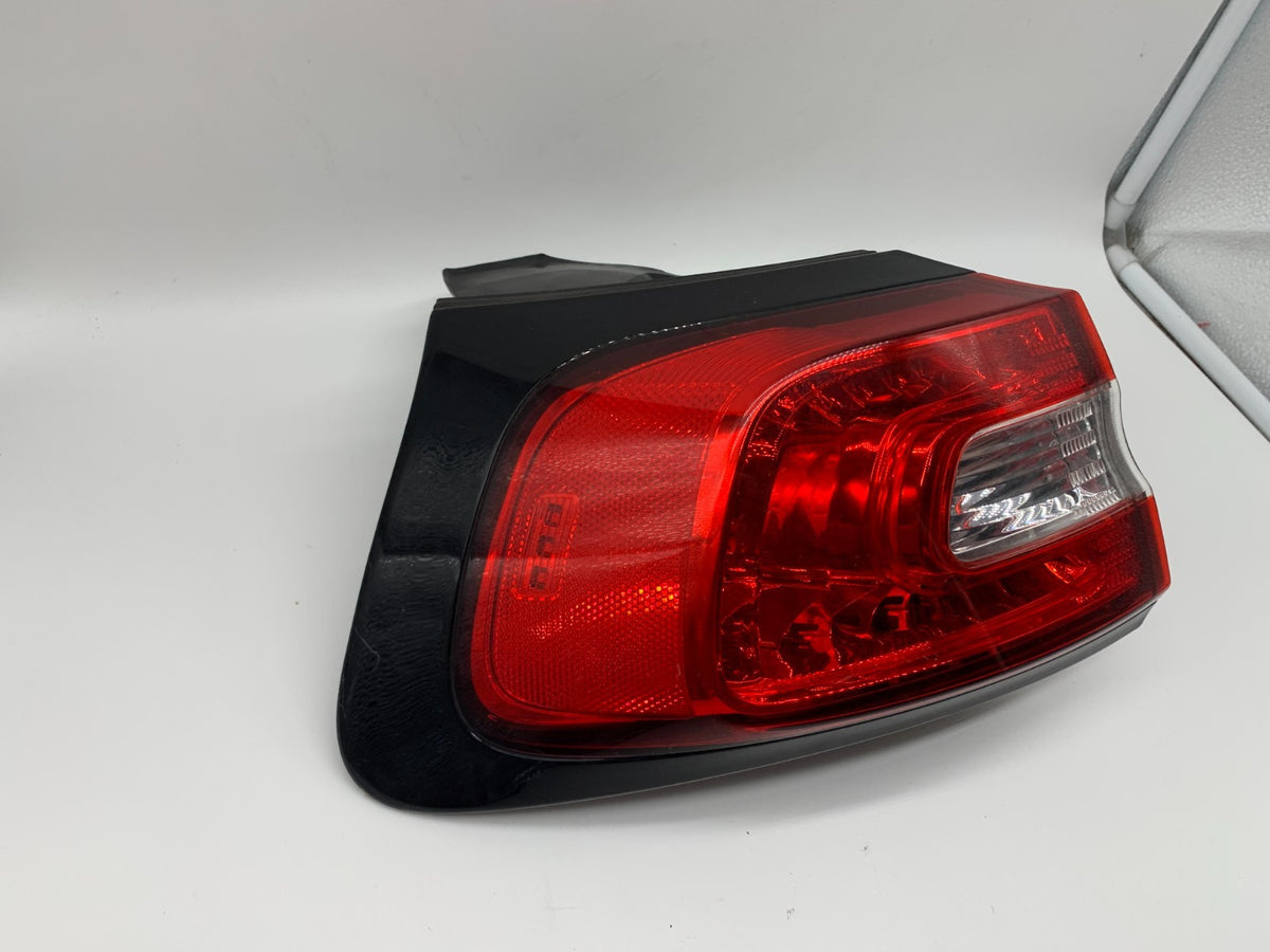 2014-2018 Jeep Cherokee Driver Side Tail Light Taillight OEM B03B53033