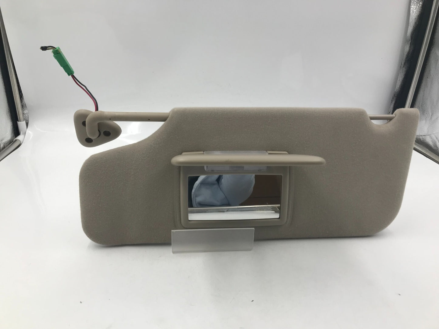 2008-2009 Mercury Sable Driver Sun Visor Sunvisor Gray Illuminated OEM D02B29042