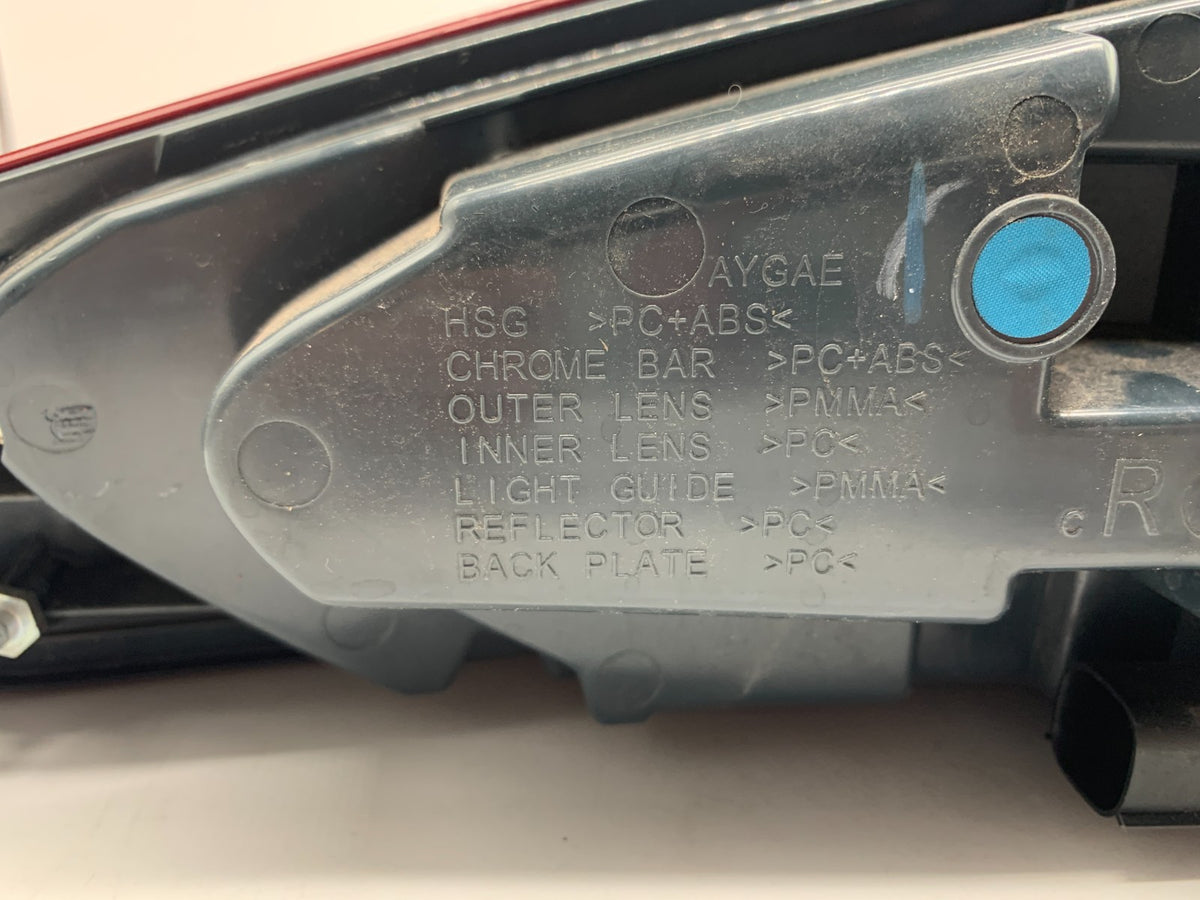 2017-2020 Ford Fusion Passenger Side Tail Light Taillight OEM B03B21022
