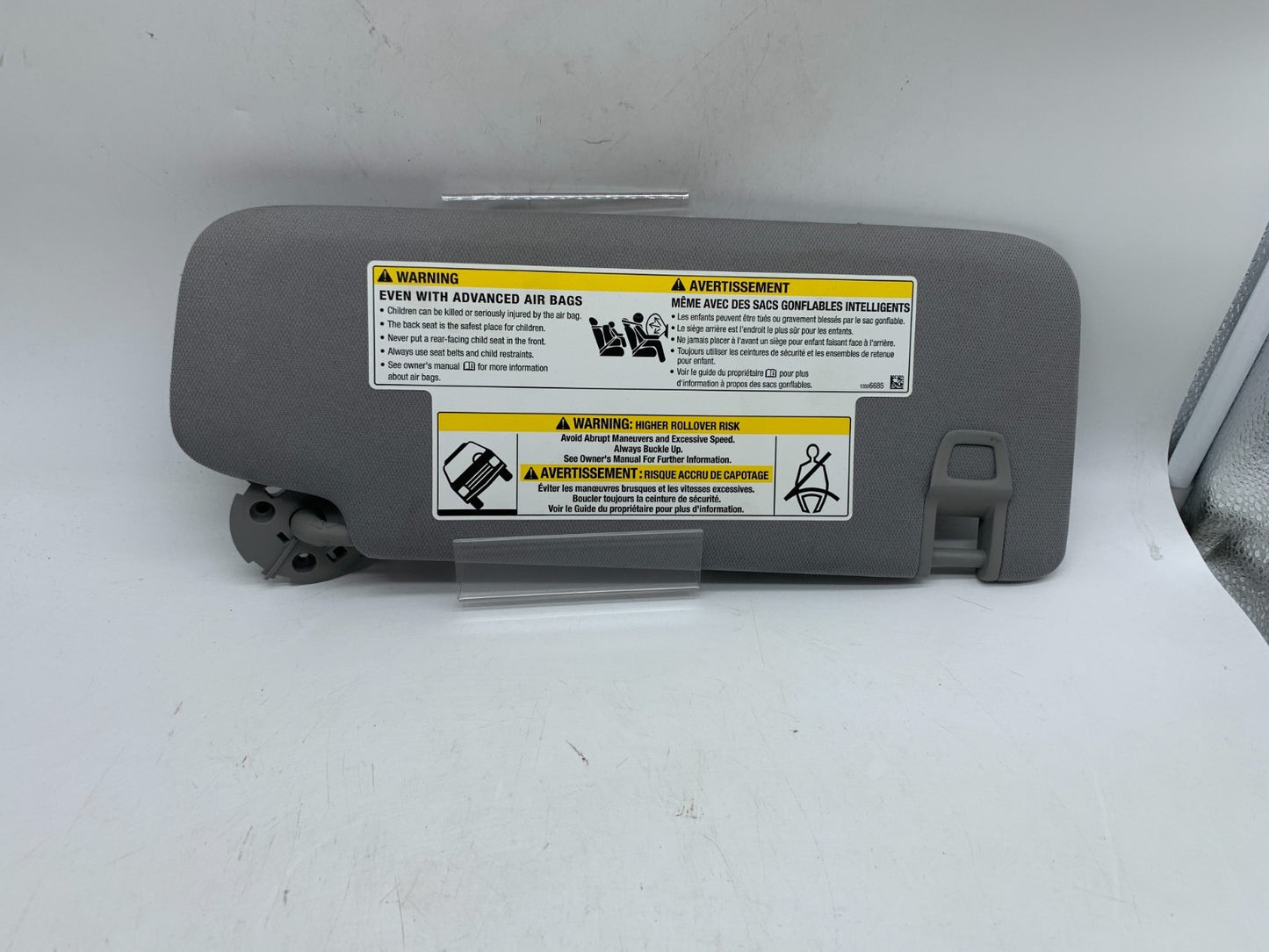2018-2019 Chevrolet Equinox Driver Sun Visor Illumination Gray OEM D03B20001