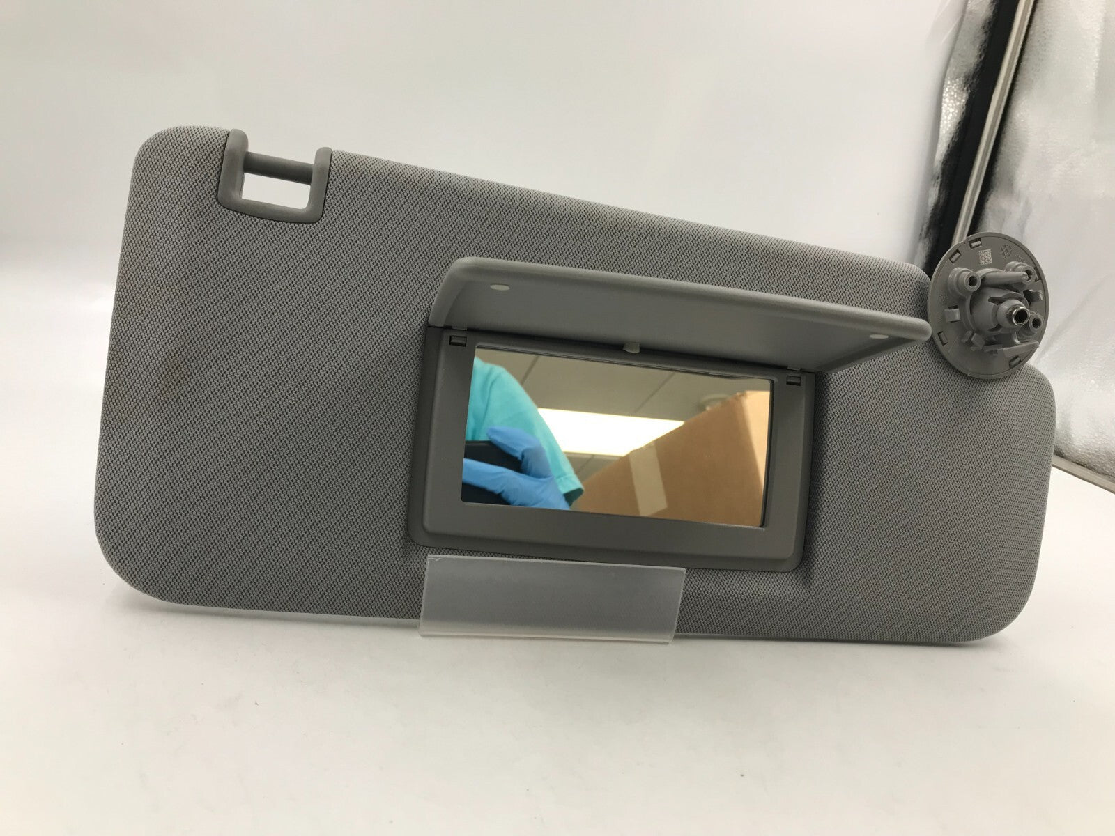 2017-2021 Chevrolet Trax Passenger Side Sun Visor Gray OEM C04B57006