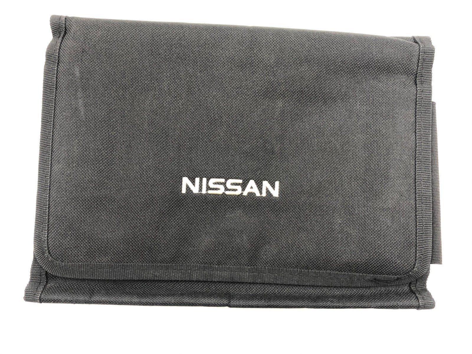 2005 Nissan Maxima Owners Manual Set with Case OEM E02B70010