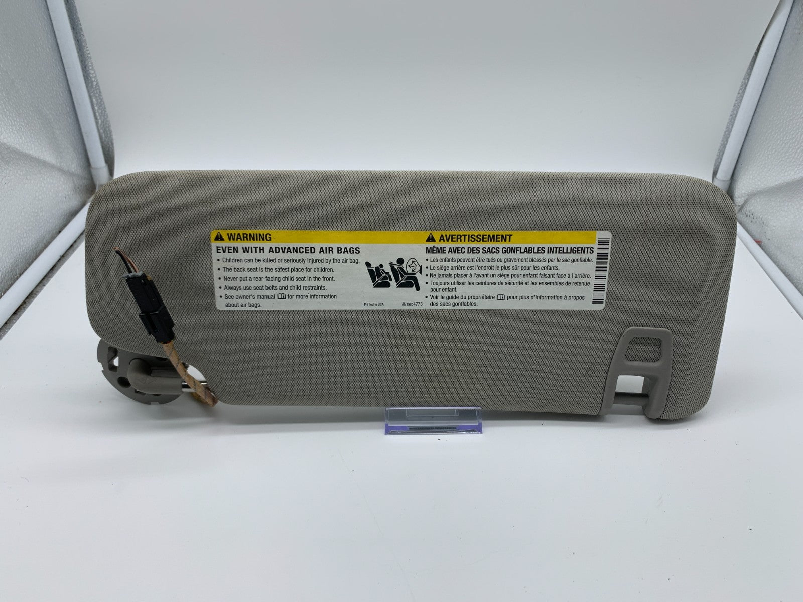 2013-2017 Cadillac XTS Driver Sun Visor Illuminated Gray OEM D03B44007